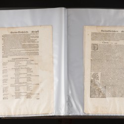 Sebastian MÜNSTER (1488-1552) - Cosmographia Universalis - een map met bladzijden uit dit boek, Duitsland, 16e eeuw.