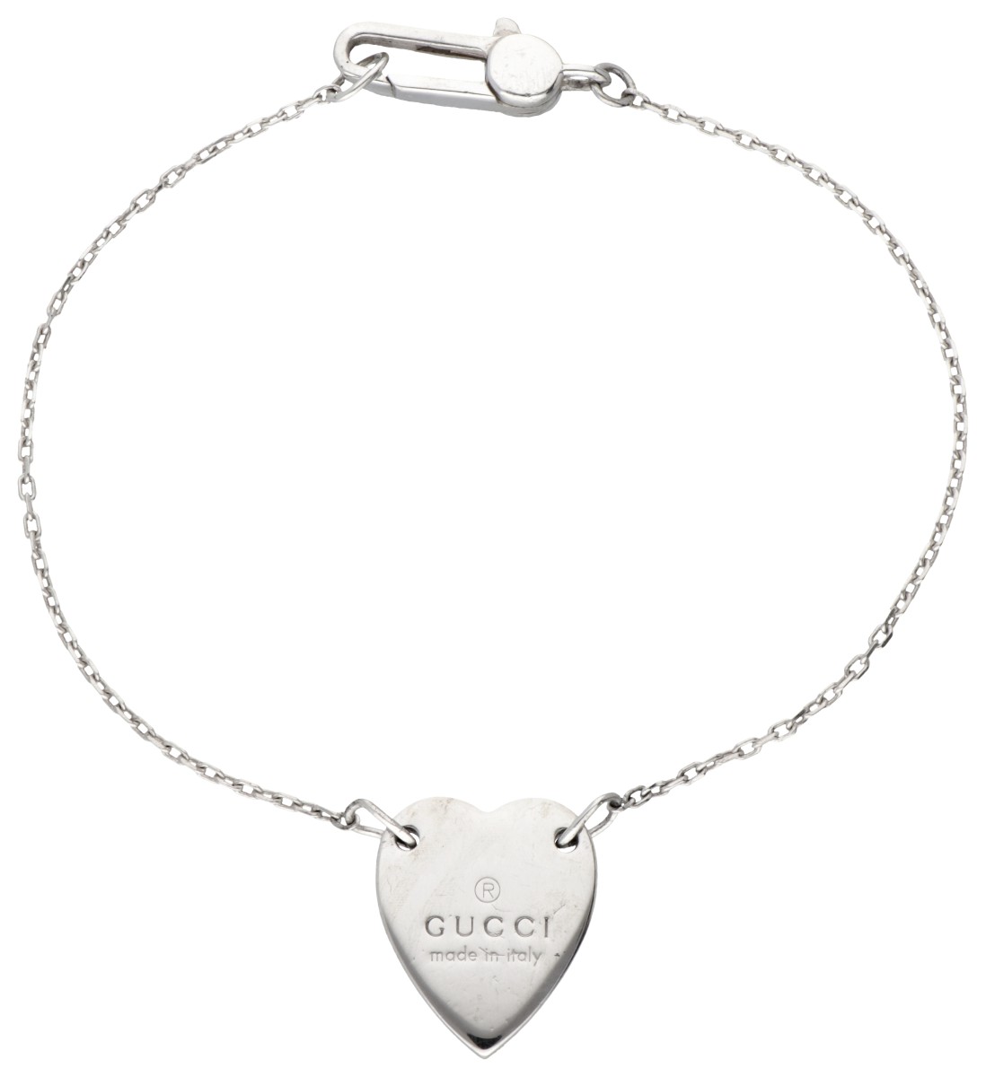 Sterling zilveren Gucci armband met hartvormige hanger.