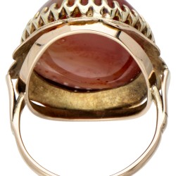 14 kt. Geelgouden vintage ring bezet met ca. 18.66 ct. agaat.