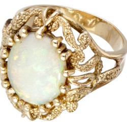 BWG 10 kt. geelgouden vintage ring bezet met ca. 2.66 ct. witte edelopaal.