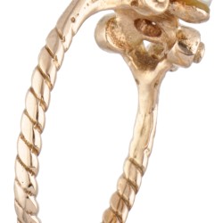 14 kt. Geelgouden antieke ring bezet met ca. 0.06 ct. diamant, natuurlijke saffier en parel.