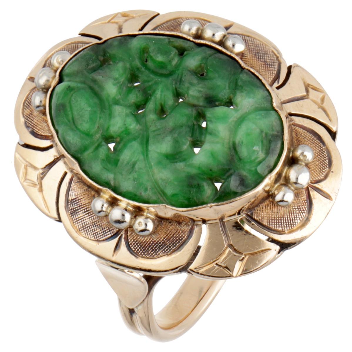 14 kt. Geelgouden vintage ring bezet met gesneden nefriet jade.