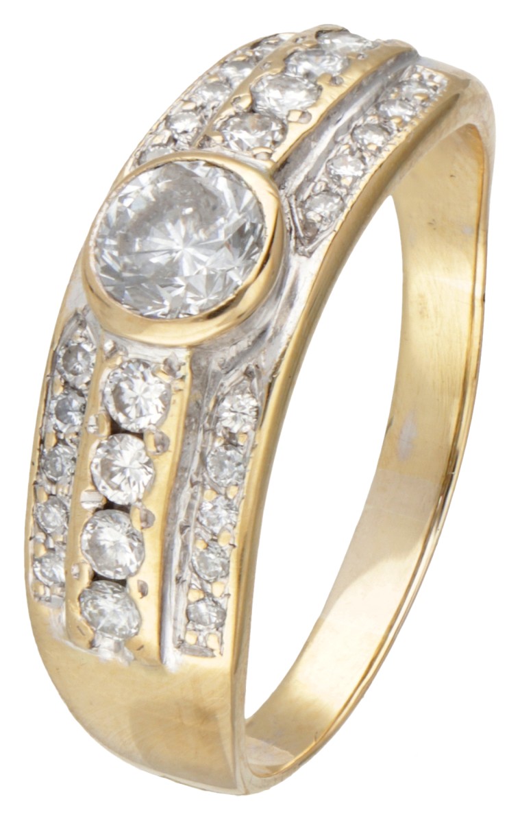 18 kt. Geelgouden shoulder ring bezet met ca. 0.85 ct. diamant.