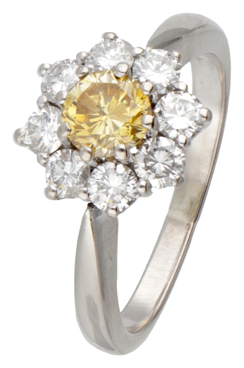 18 kt. Witgouden rozet ring bezet met ca. 0.85 ct. gele en witte diamant.