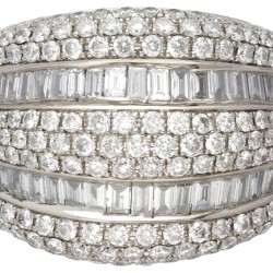 18 kt. Witgouden band ring bezet met ca. 3.50 ct. diamant.