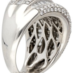 18 kt. Witgouden band ring bezet met ca. 3.50 ct. diamant.