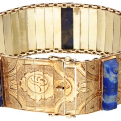 14 kt. Geelgouden rijk gedecoreerde art deco armband bezet met lapis lazuli.