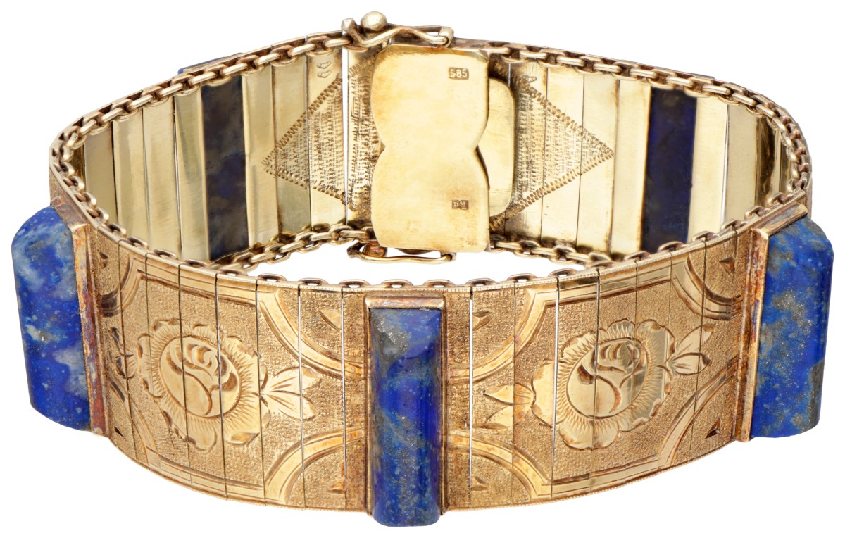 14 kt. Geelgouden rijk gedecoreerde art deco armband bezet met lapis lazuli.