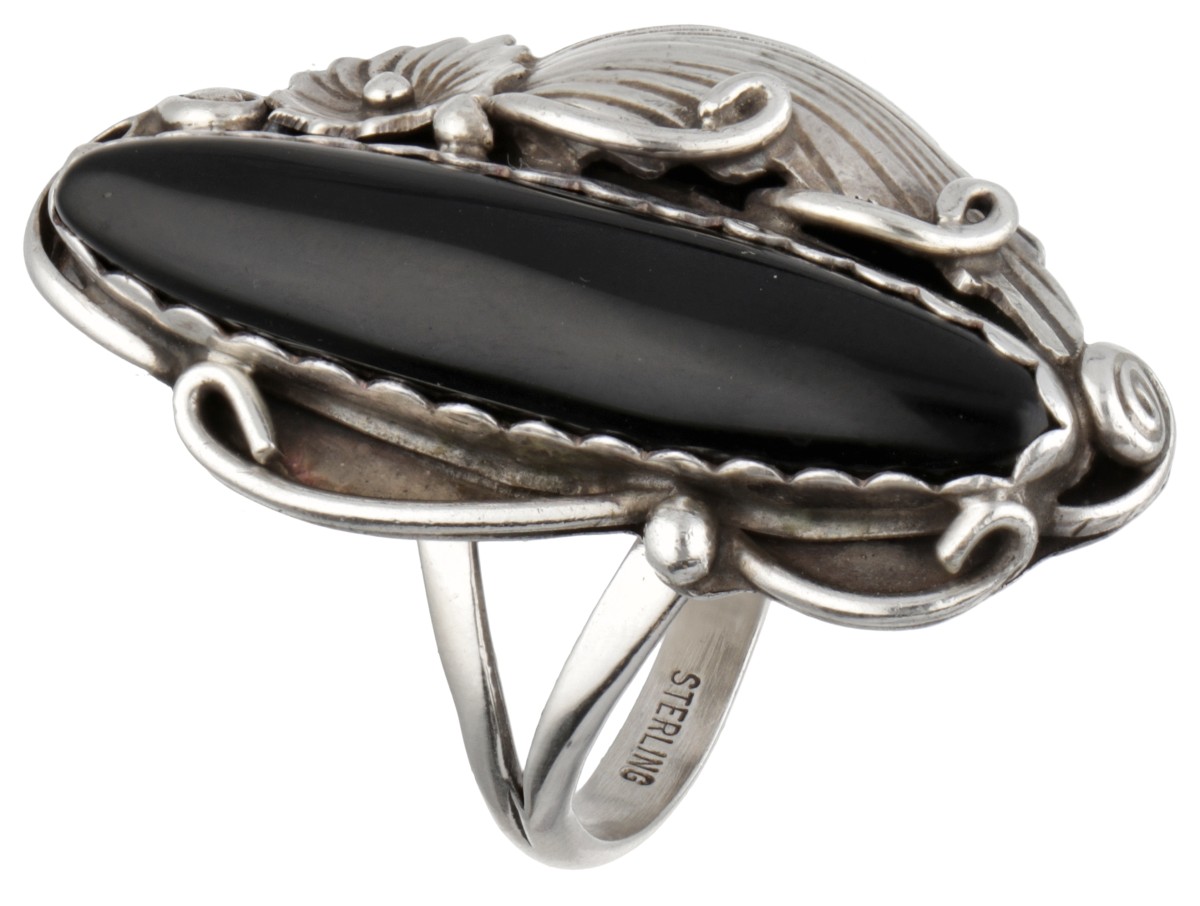 Rose Castillo Navajo sterling zilveren Native American ring bezet met onyx.