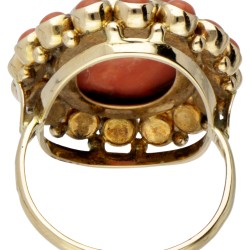 14 kt. Geelgouden vintage cocktail ring bezet met ca. 8.54 ct. bloedkoraal.