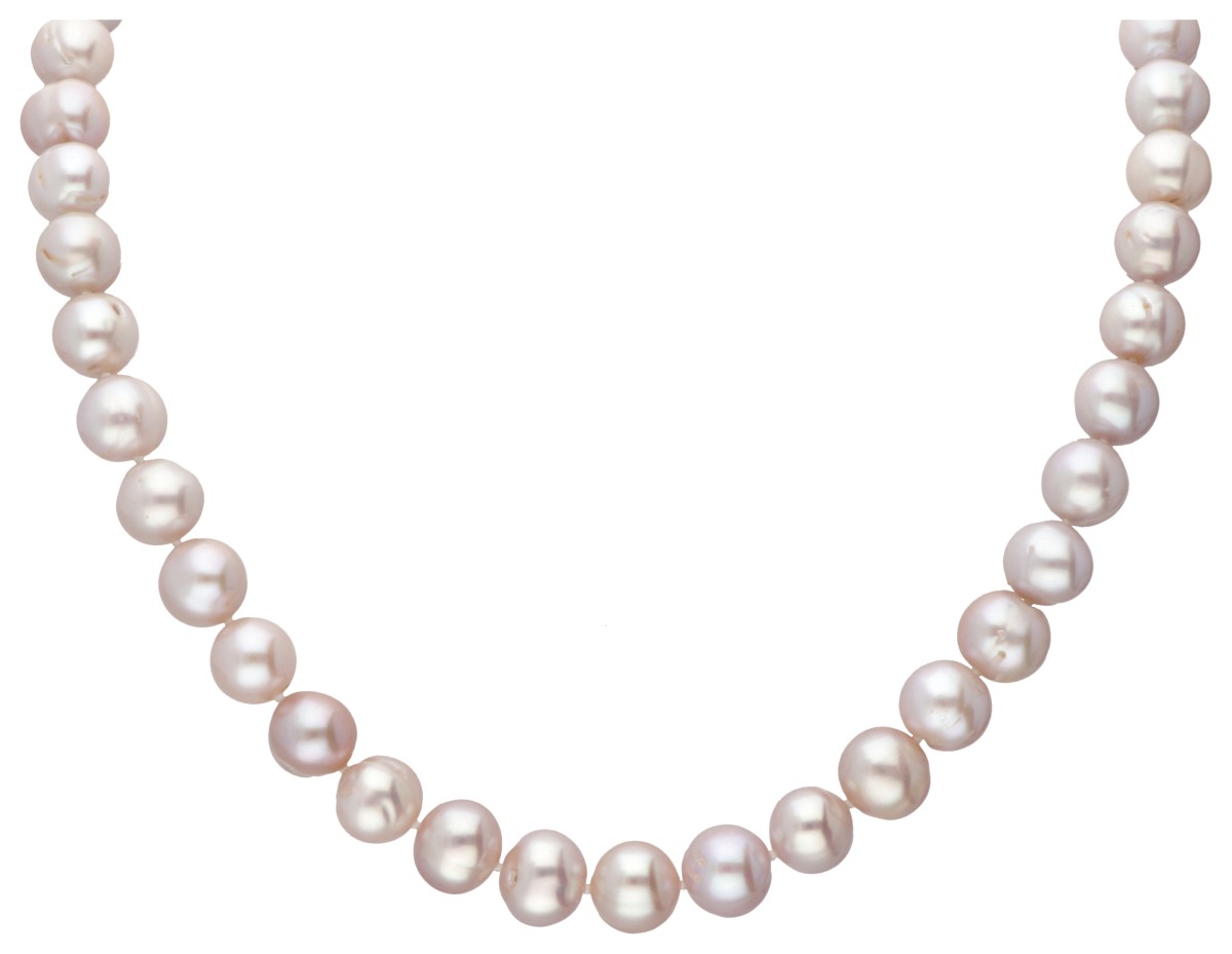 Zoetwaterparel-collier bestaande uit roze Edison parels met een 14 kt. geelgouden sluiting.