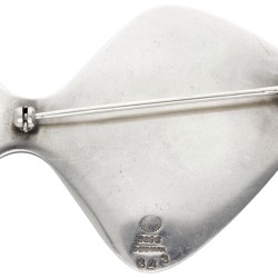 Sterling zilveren no.343 blauw geëmailleerde 'Fish' broche door Henning Koppel voor Georg Jensen.