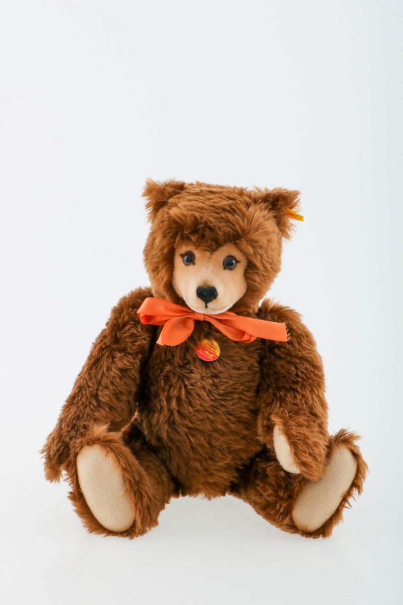 Een Steiff knuffelbeer, Duitsland, 2e helft 20e eeuw.