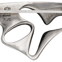 Sterling zilveren no.325 'Amoeba' broche door Henning Koppel voor Georg Jensen.