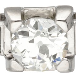 Pt 900 Platina shoulder ring bezet met ca. 1.60 ct. diamant.