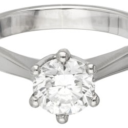 14 kt. Witgouden solitair ring bezet met ca. 1.01 ct. diamant.