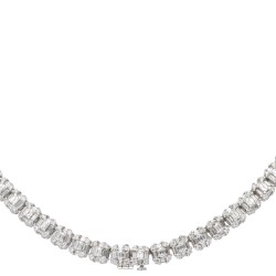 18 kt. Witgouden entourage collier bezet met ca. 30.05 ct. diamant.