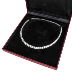 18 kt. Witgouden entourage collier bezet met ca. 30.05 ct. diamant.