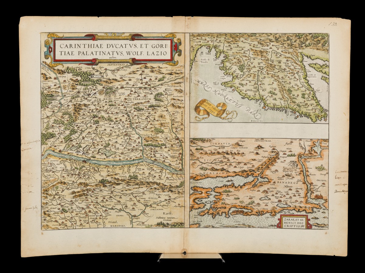 Abraham Ortelius (Antwerpen 1527 - 1598), Landkaart van (3) regio's in Europa: 'Drava' (Karinthië, Oostenrijk), Adriatische Zee, Zadar en Sibenik (Kroatië) - Carinthiae Ducatus(...) / Maris Hadriatic Pars / Zarae(...), Antwerpen, ca. 1590.