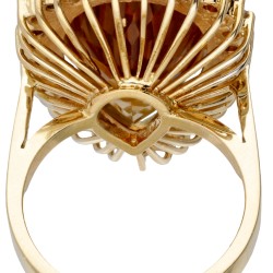 18 kt. Geelgouden Mimoza cocktail ring bezet met ca. 0.62 ct. diamant en kleursteen.
