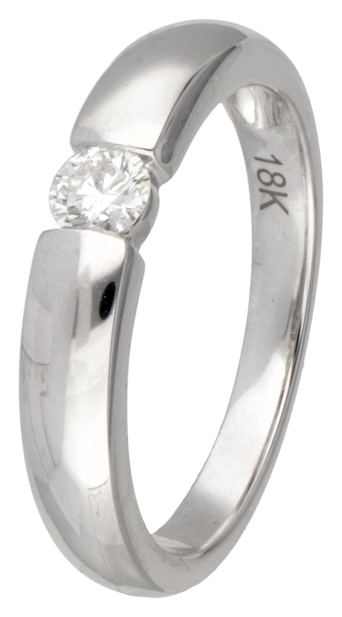 18 kt. Witgouden solitair ring bezet met ca. 0.19 ct. diamant.