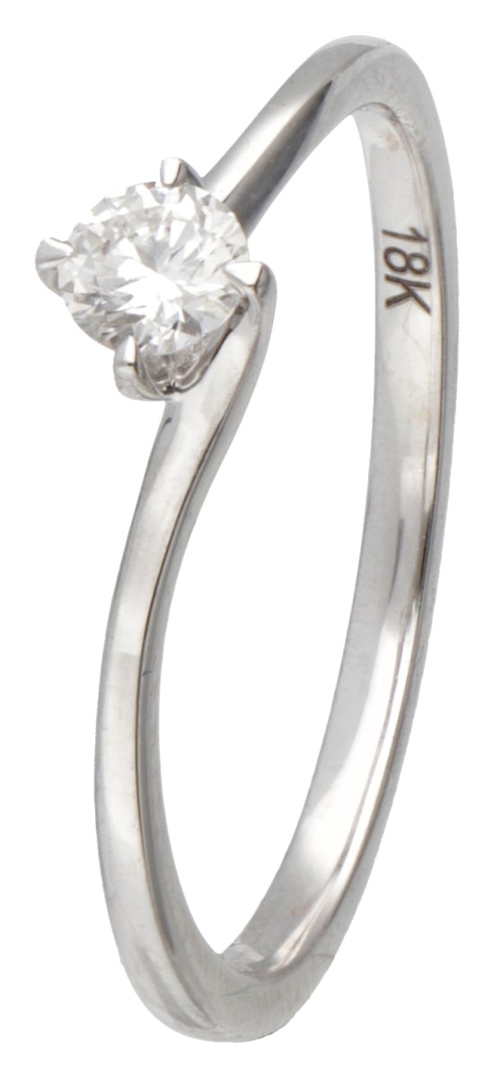 18 kt. Witgouden solitair ring bezet met ca. 0.18 ct. diamant.