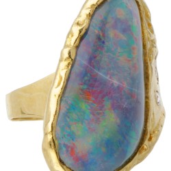 18 kt. Geelgouden cocktail ring bezet met een opaal triplet en ca. 0.08 ct. diamant.