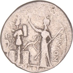 Roman republic. M. Furius L. F. Philus. Denarius. N.D. (119 BC).