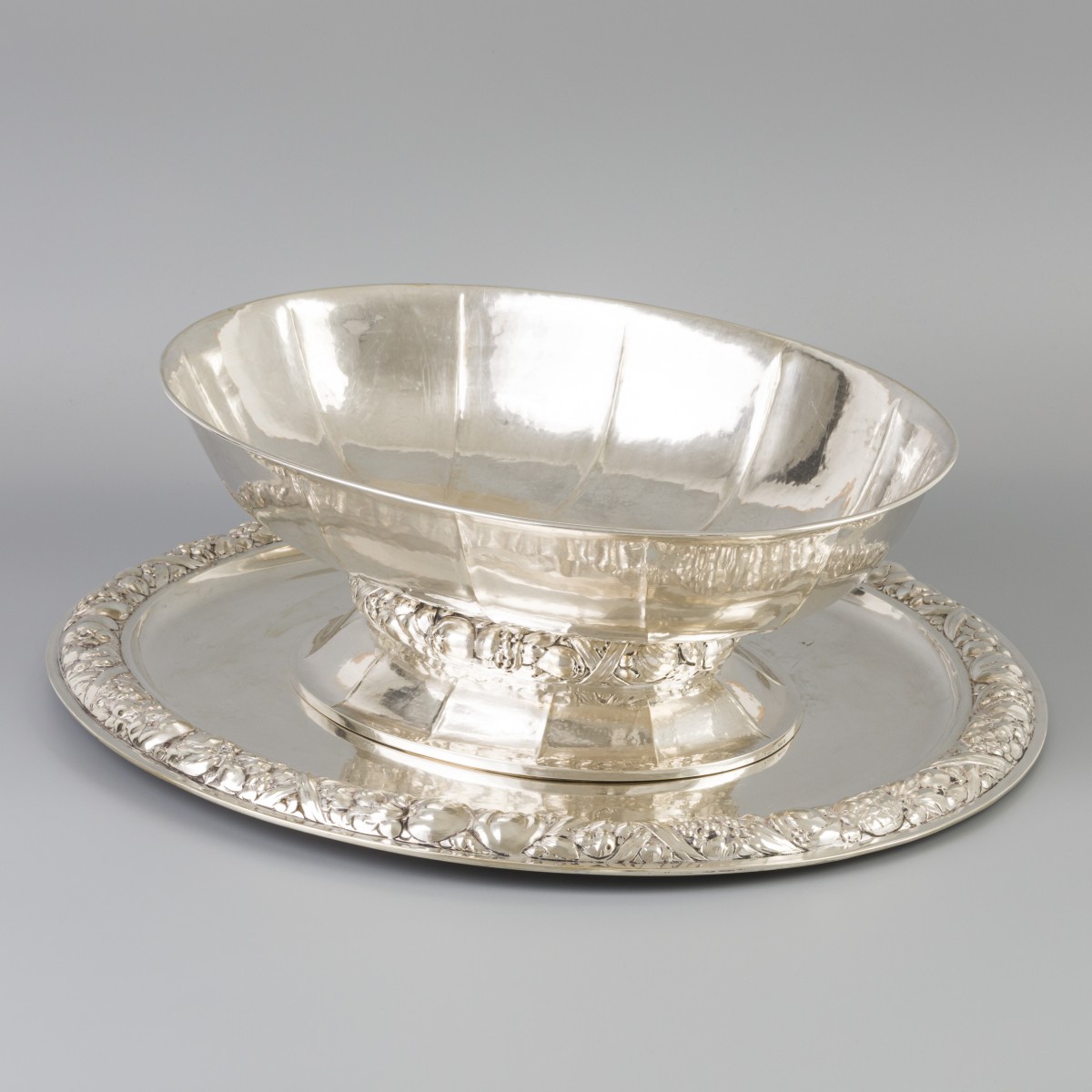 Pronkstuk dekschaal (Frankfurt am Main, Duitsland, Lazarus Posen 1870-1930) zilver.