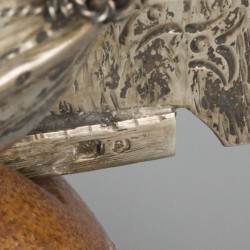 Miniatuur zeilschip "Santa Maria" waar Christoffel Columbus in 1492 mee naar "Amerika" voer. zilver.