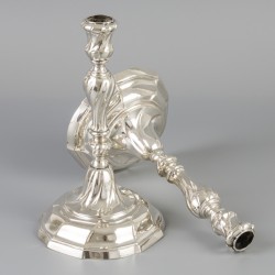 2-delige set kandelaren (Gent, België, Joannes Baptista MS Paulus 1757-1787 & Michiel de Grave 1738-1773) zilver.