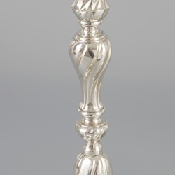 2-delige set kandelaren (Gent, België, Joannes Baptista MS Paulus 1757-1787 & Michiel de Grave 1738-1773) zilver.