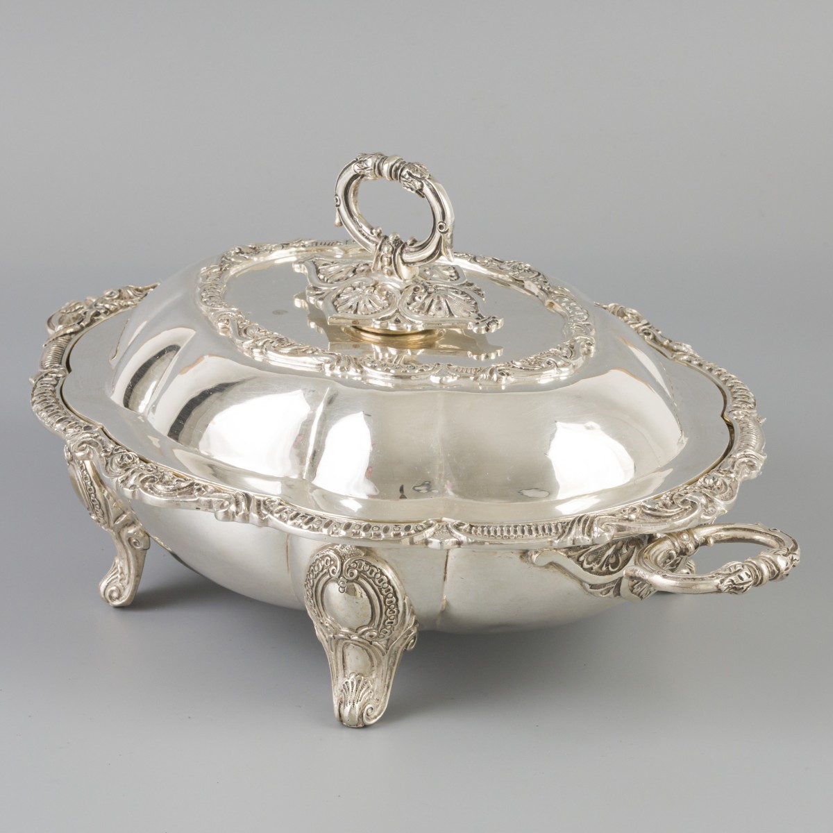 "A double usage" dekschaal zilver.