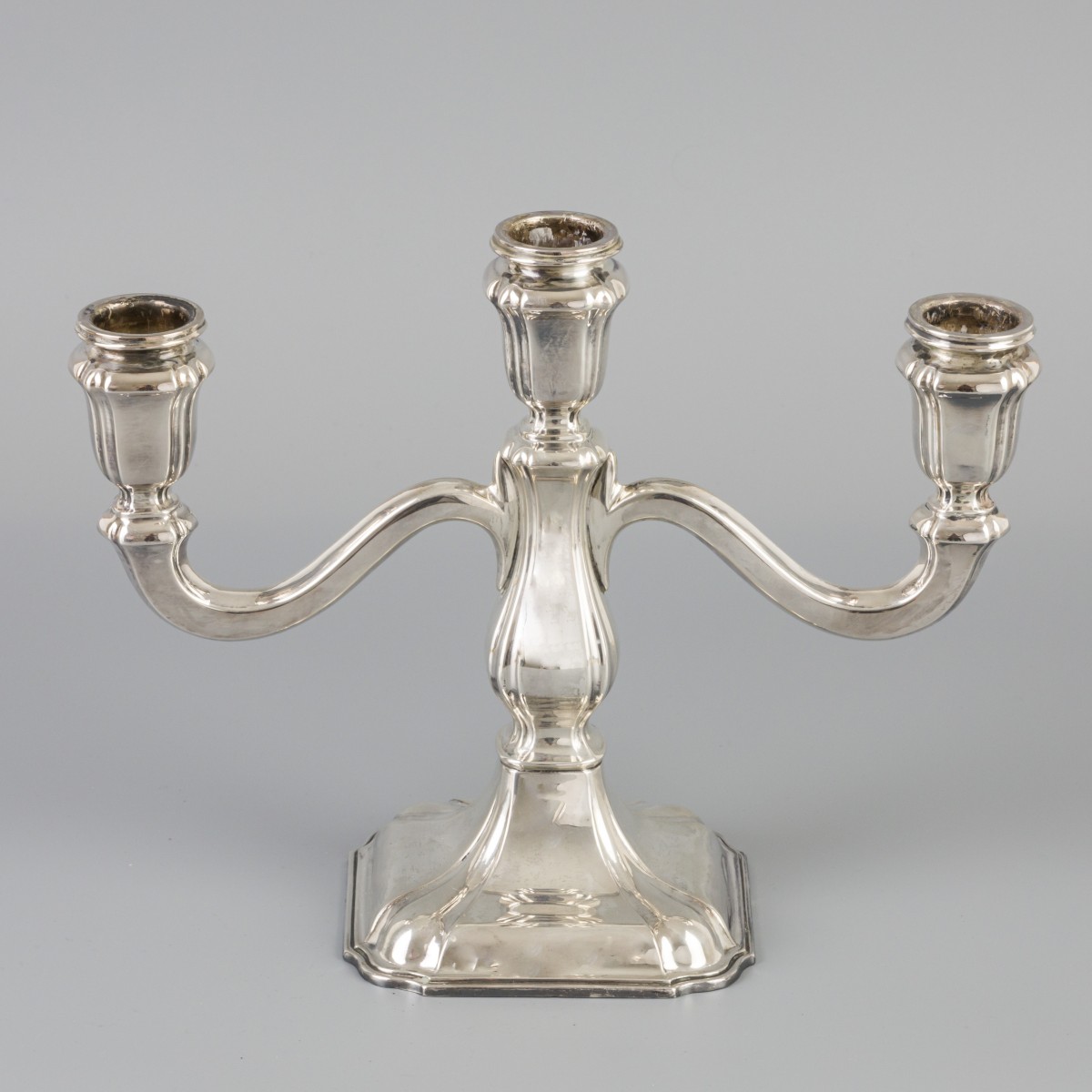 Kandelaar zilver.