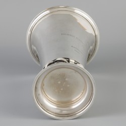 Bokaalvaas (Kopenhagen, Denemarken, J. Chr. Moe & Son 1946) zilver.