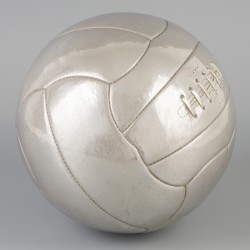 Voetbaltroffee (Tilburg, Nederland, J.M. van den Biggelaar 1947) zilver.