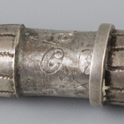 Naaldenkoker zilver.