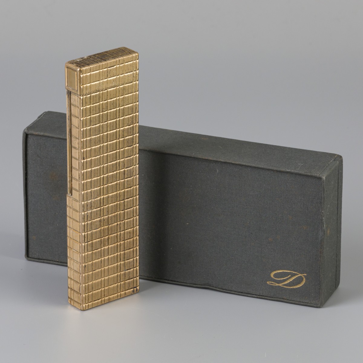 S.T. Dupont tafelaansteker verguld.