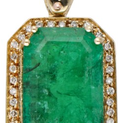 14 kt. Geelgouden hanger bezet met ca. 0.18 ct. diamant en smaragd.