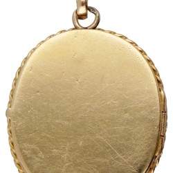 18 kt. Geelgouden gegraveerde antieke medaillon hanger bezet met ca. 0.10 ct. diamant.