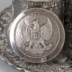 Rookset Djokja (relatiegeschenk van President Soeharto, Republiek Indonesië) zilver.