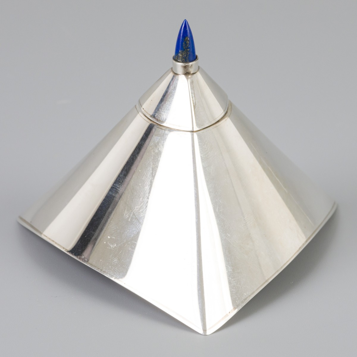 Olielamp met lapis lazuli zilver.