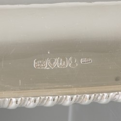 2-delige set "a double usage" dekschalen (Londen, Edward Barton 1823) zilver.