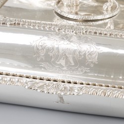 2-delige set "a double usage" dekschalen (Londen, Edward Barton 1823) zilver.
