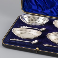4-delige set zoutkelders & lepeltjes zilver.