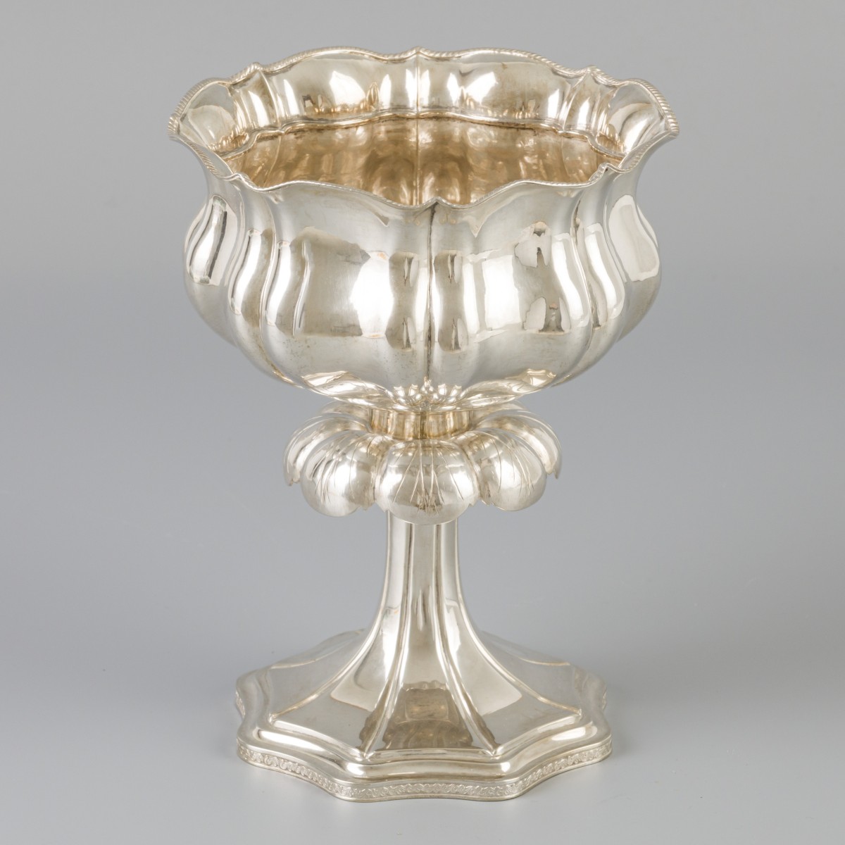 Coupe op voet zilver.