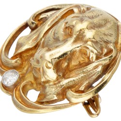 18 kt. Geelgouden Franse art nouveau broche van een jachthond bezet met ca. 0.16 ct. diamant.