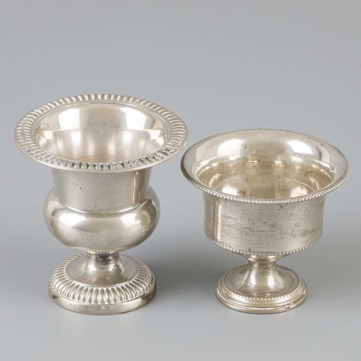 (2) delig lot prijsbokalen zilver.