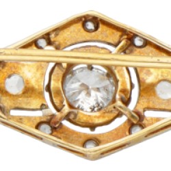 14 kt. Bicolor gouden art deco broche bezet met ca. 0.27 ct. diamant.