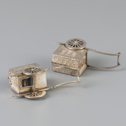 2-delige set peper- & zoutstrooiers zilver.